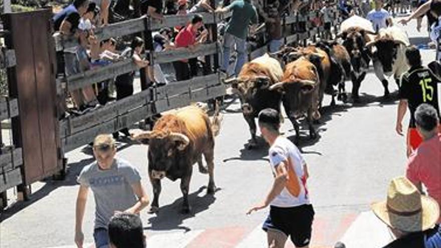 Toros y mercado medieval animan las fiestas en Orpesa