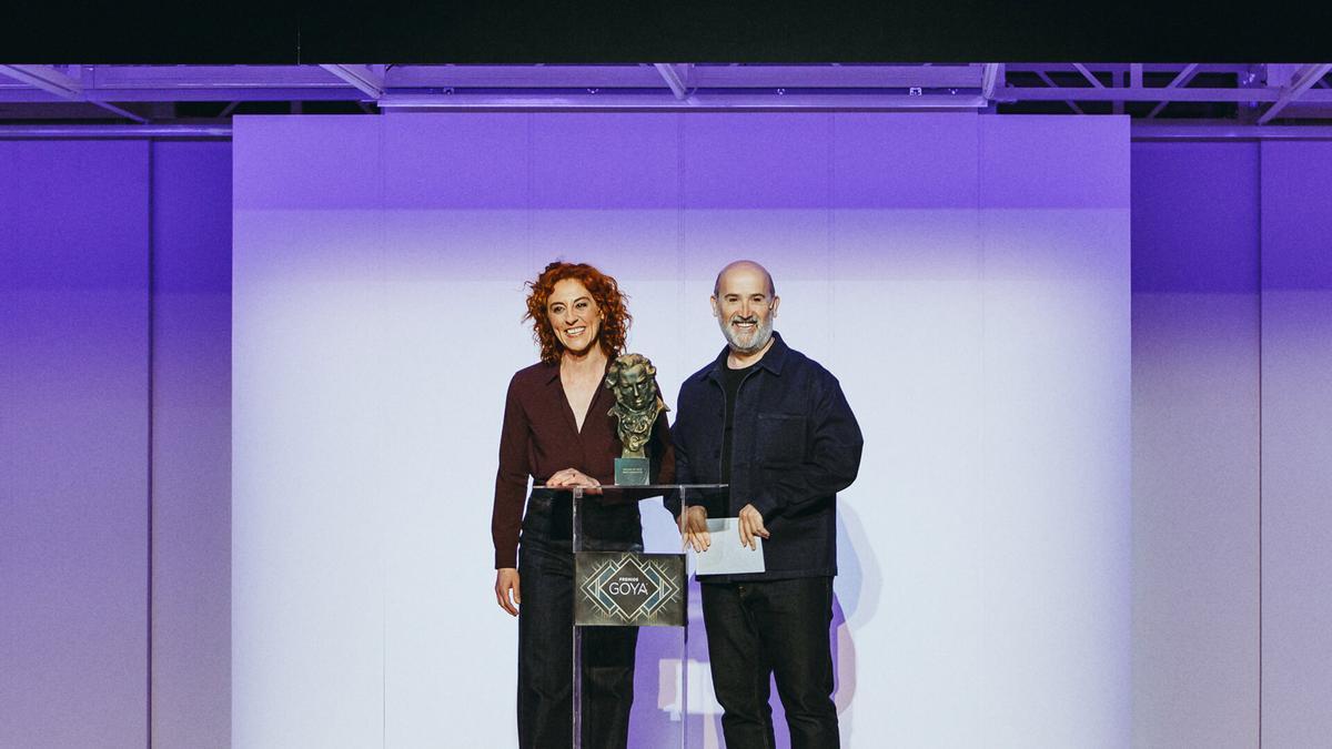 Javier Cámara y Bárbara Lennie, en un momento de &#039;Los farsantes&#039;, que estará en la temporada 22/23 del Cuyás.