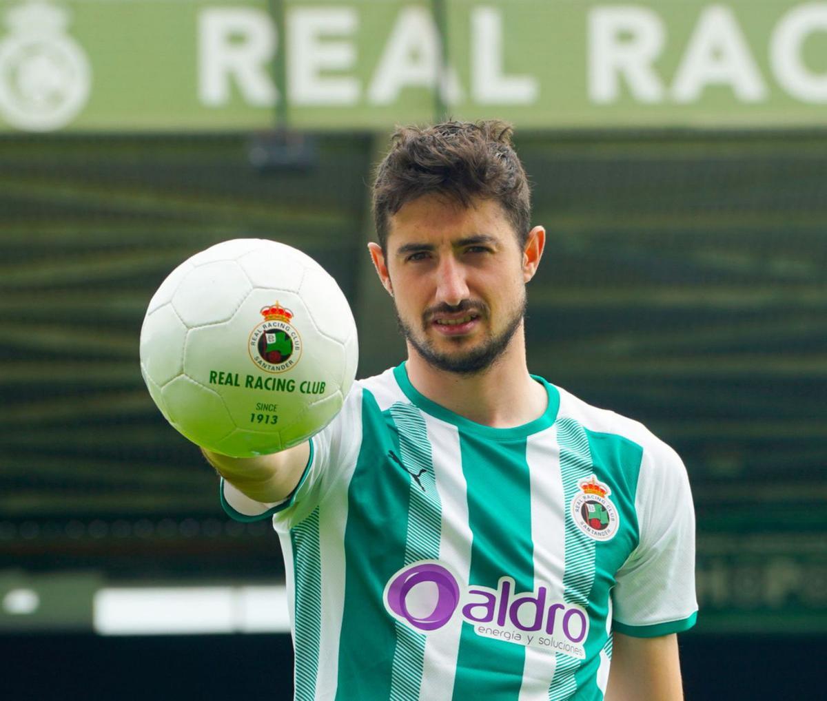 Pablo Bobadilla, nuevo central de la UD Ibiza, en una imagen con el Racing de Santander.