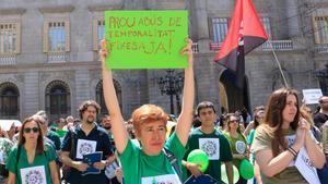 300 interinos se concentran en Barcelona para reclamar su condición de fijos