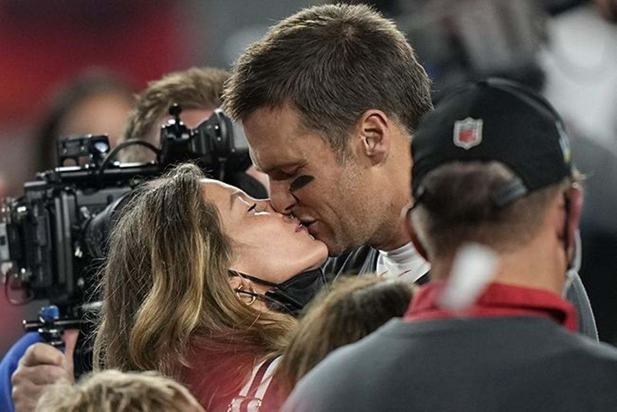 El beso viral de Gisele Bündchen y Tom Brady en la Super Bowl 2021