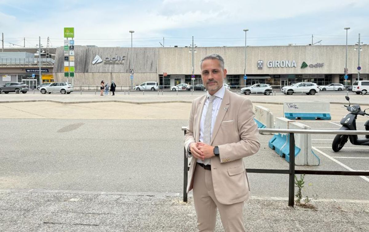 El subdelegat del Govern a Girona, Pere Parramon, a la plaça d'Espanya.