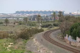 El Gobierno no ha movido en dos años ni un papel para activar el proyecto de conexión del aeropuerto con el tren