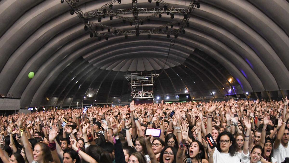 Los conciertos y las ferias son una cita ineludible para muchos jóvenes en sus primeros Pilares de marcha.