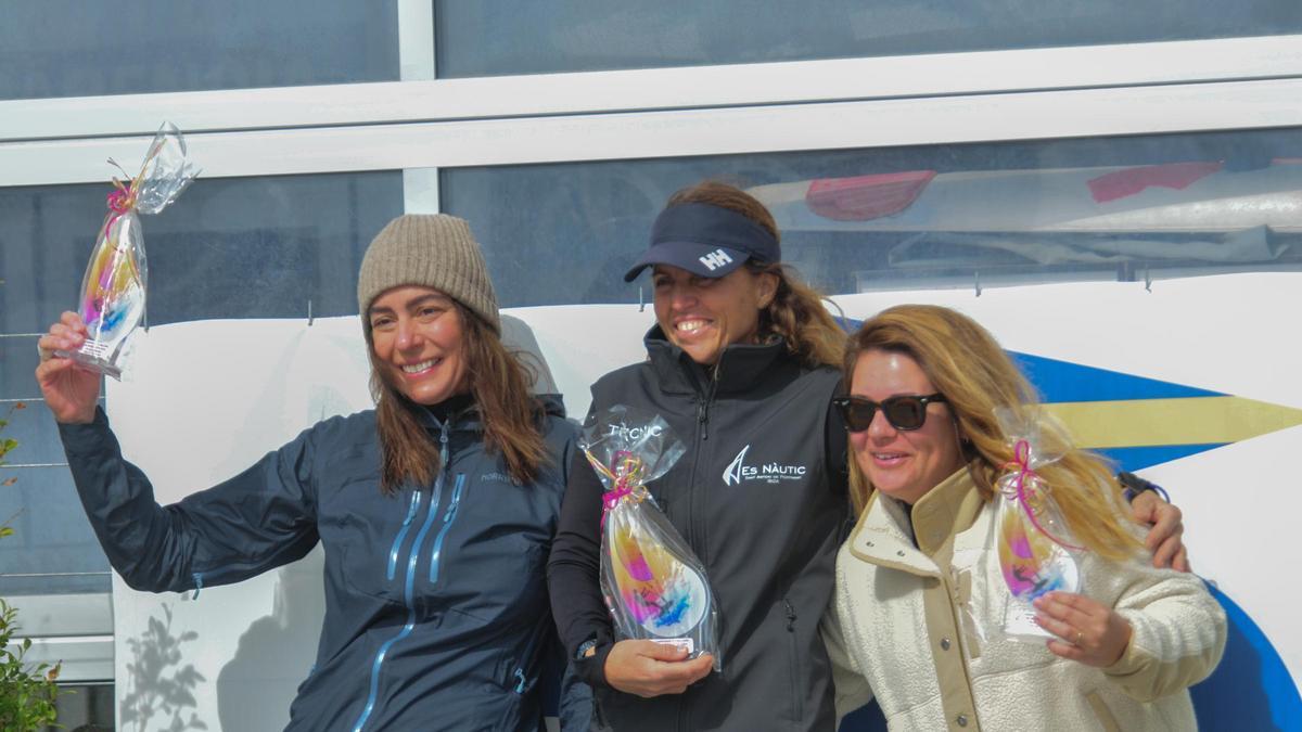 Oren del Álamo, del CN Sant Antoni, conquista el Campeonato de Balears de Windsurfer