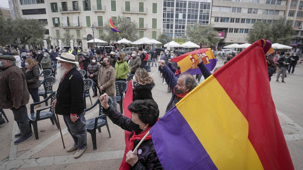 Durante el acto se cantó el himno de Riego