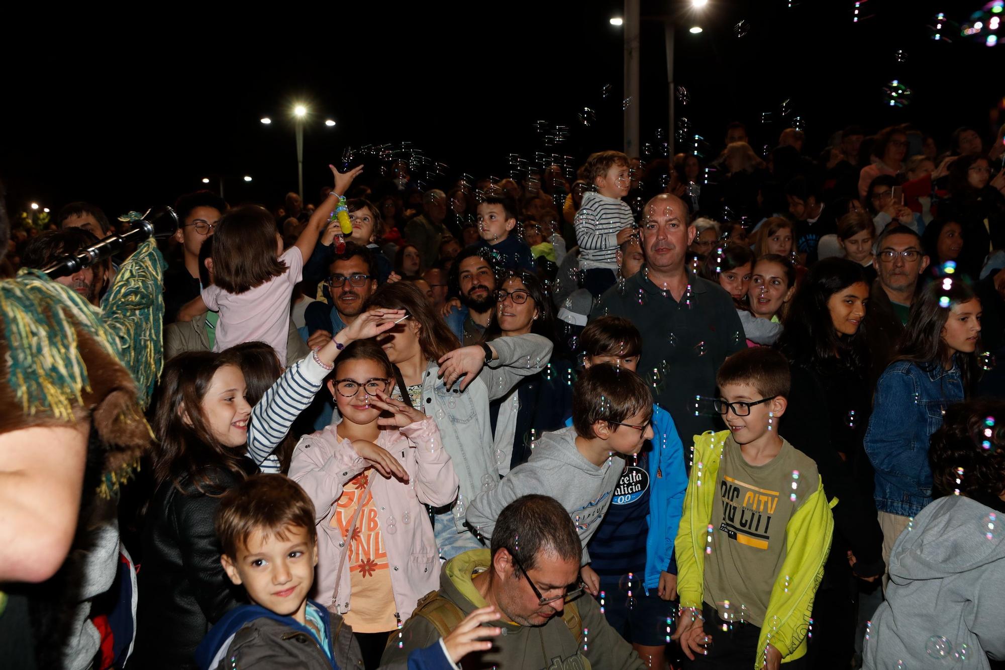 Miles de personas llenaron O Berbés durante la noche