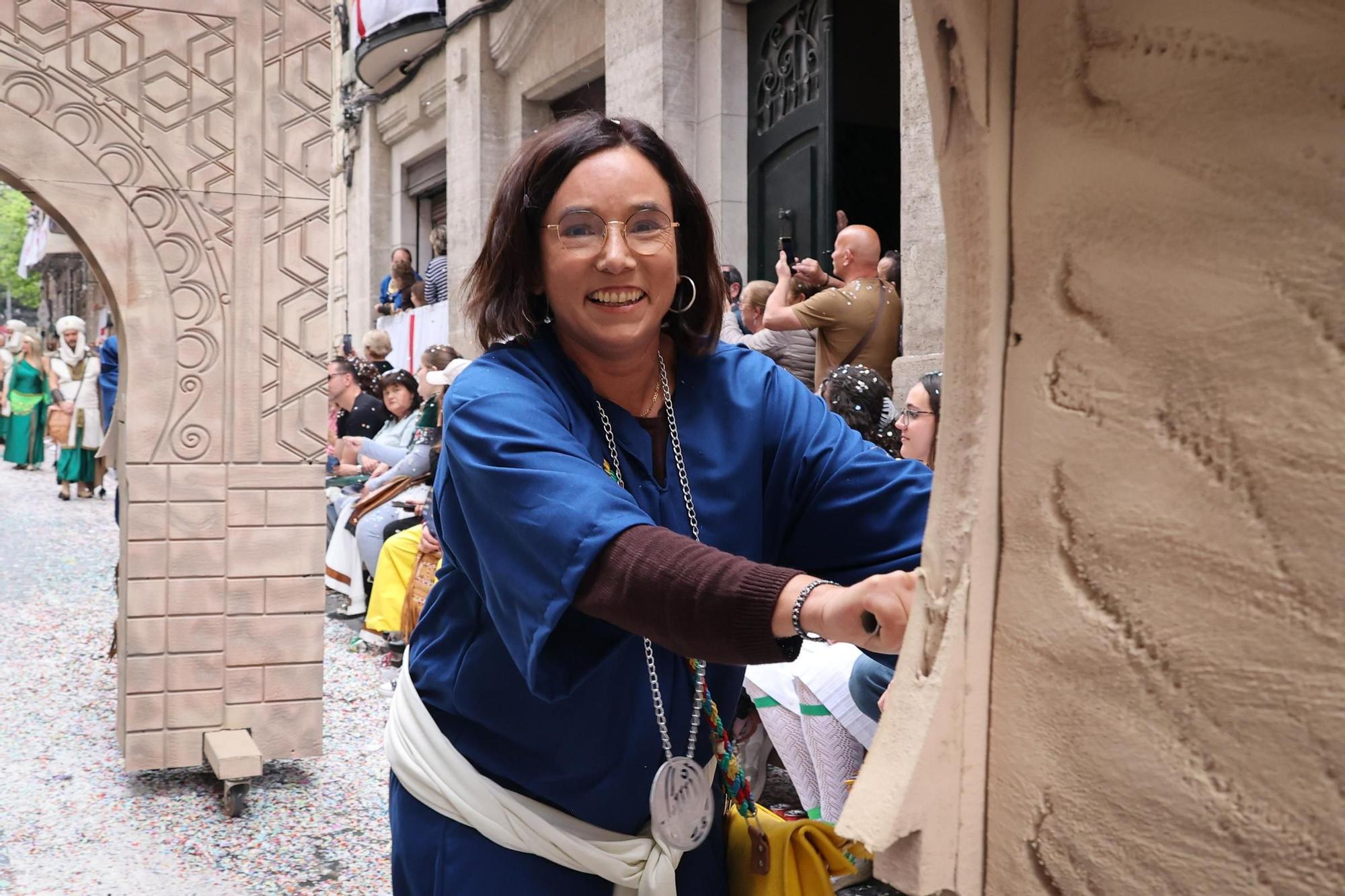 La mujer hace historia en la Entrada Mora de Alcoy