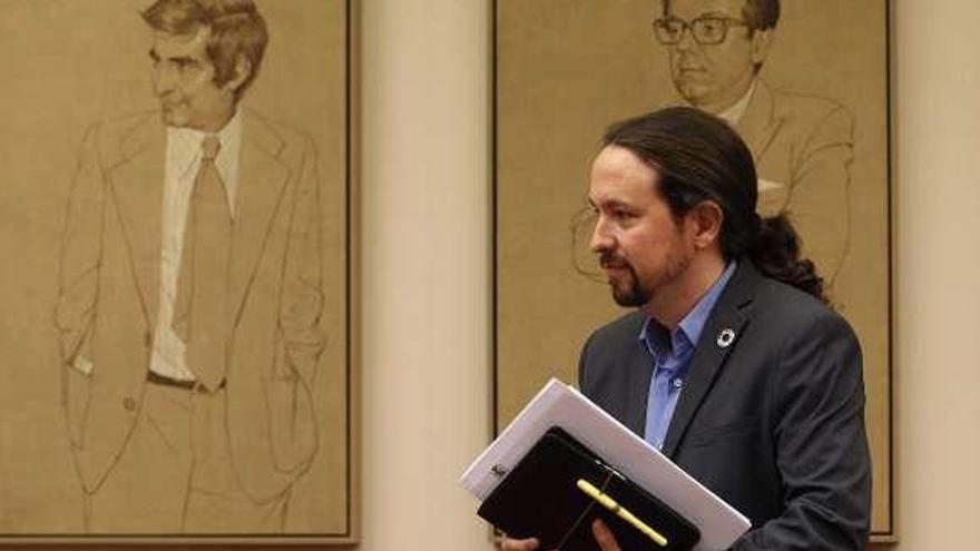 Pablo Iglesias, ayer, a su llegada al Congreso. // Javier Lizón