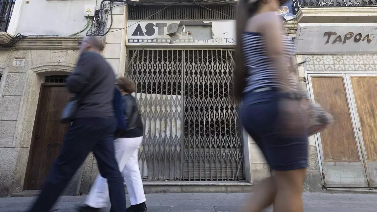 Los antiguos cines de Alicante, vestigios de un ocio perdido