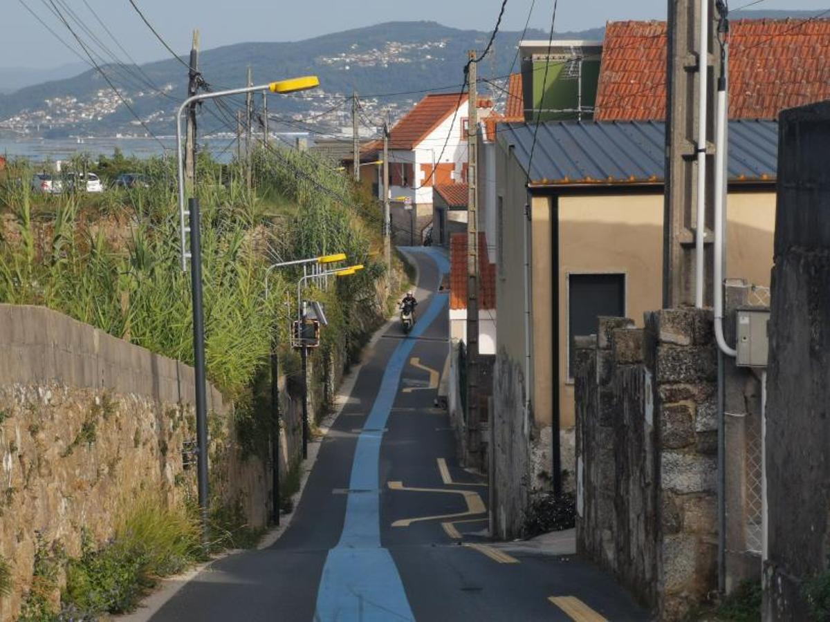 El color azul característico del camino que atraviesa Tirán. |   // G.N.