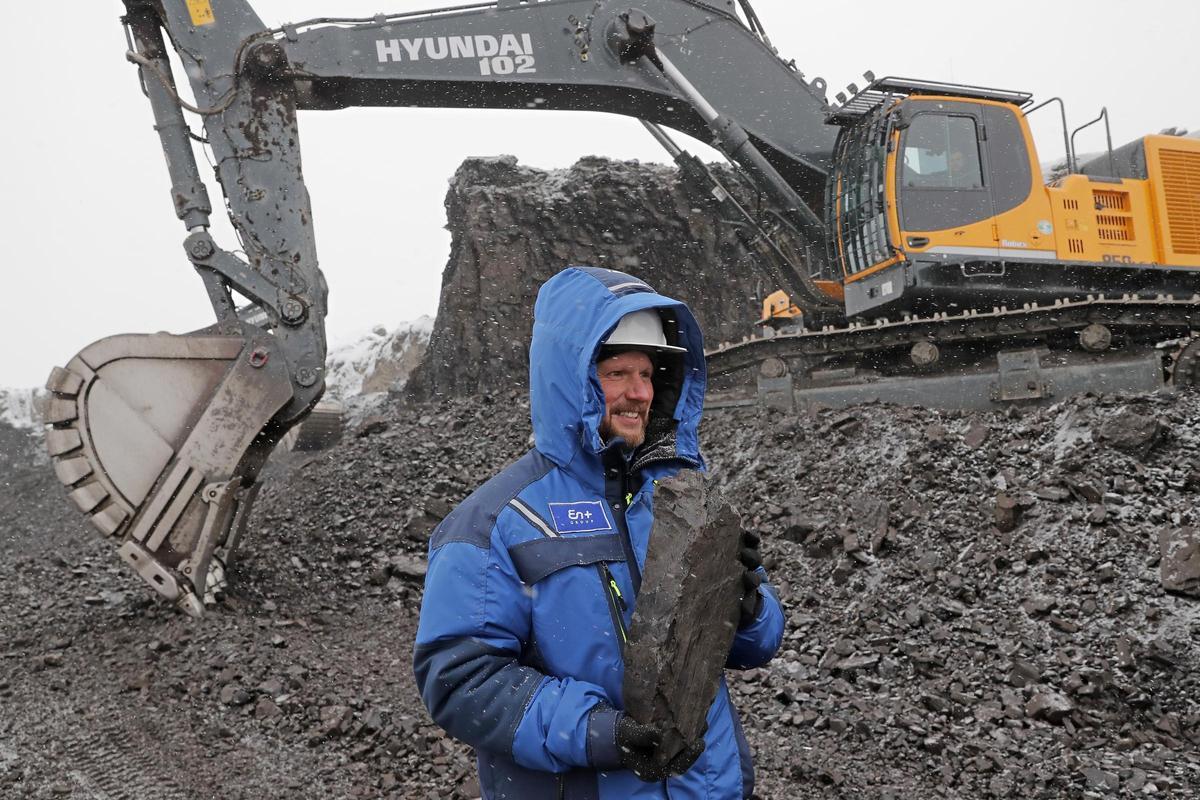 Extracción de carbón en la mina a cielo abierto de Vostsibugol, en Siberia