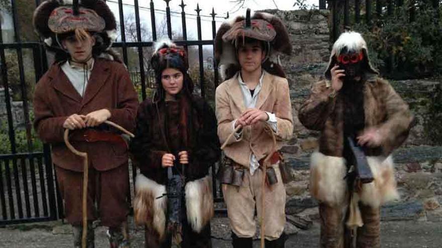 Los personajes de la mascarada de Villarino Tras La Sierra.