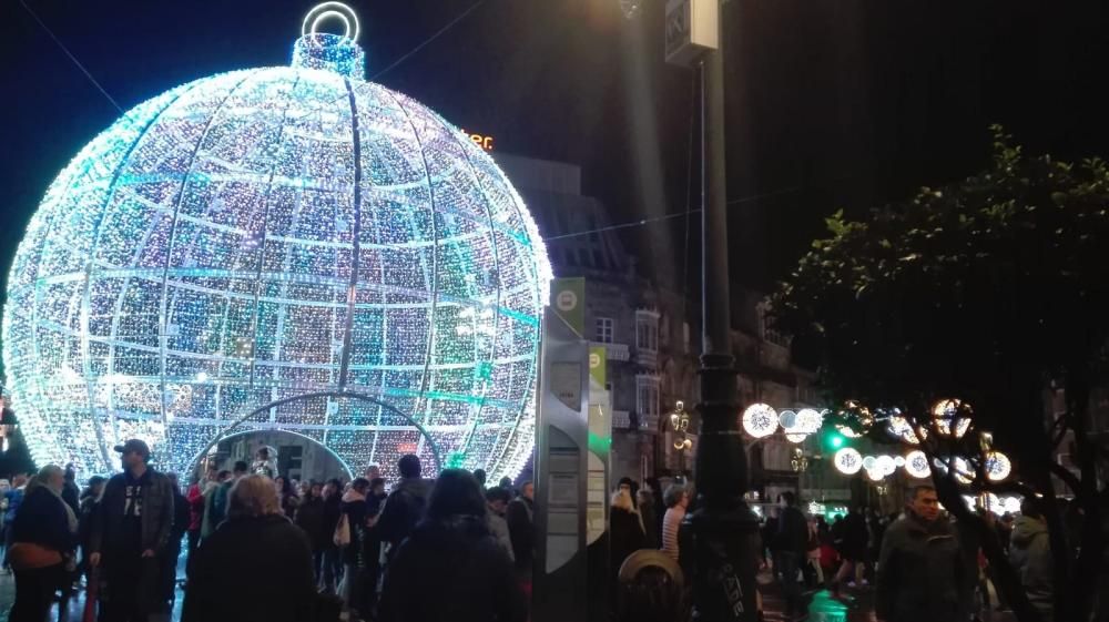 La Navidad arranca en Vigo con el encendido del alumbrado // R. G. / L. V. / C. P. / J. A.