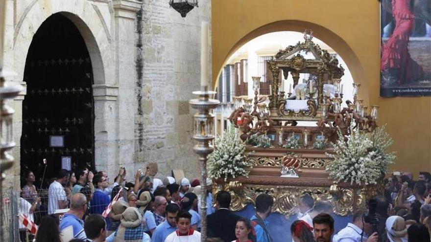 El Ayuntamiento no retirará los bolardos para la Virgen de Acá