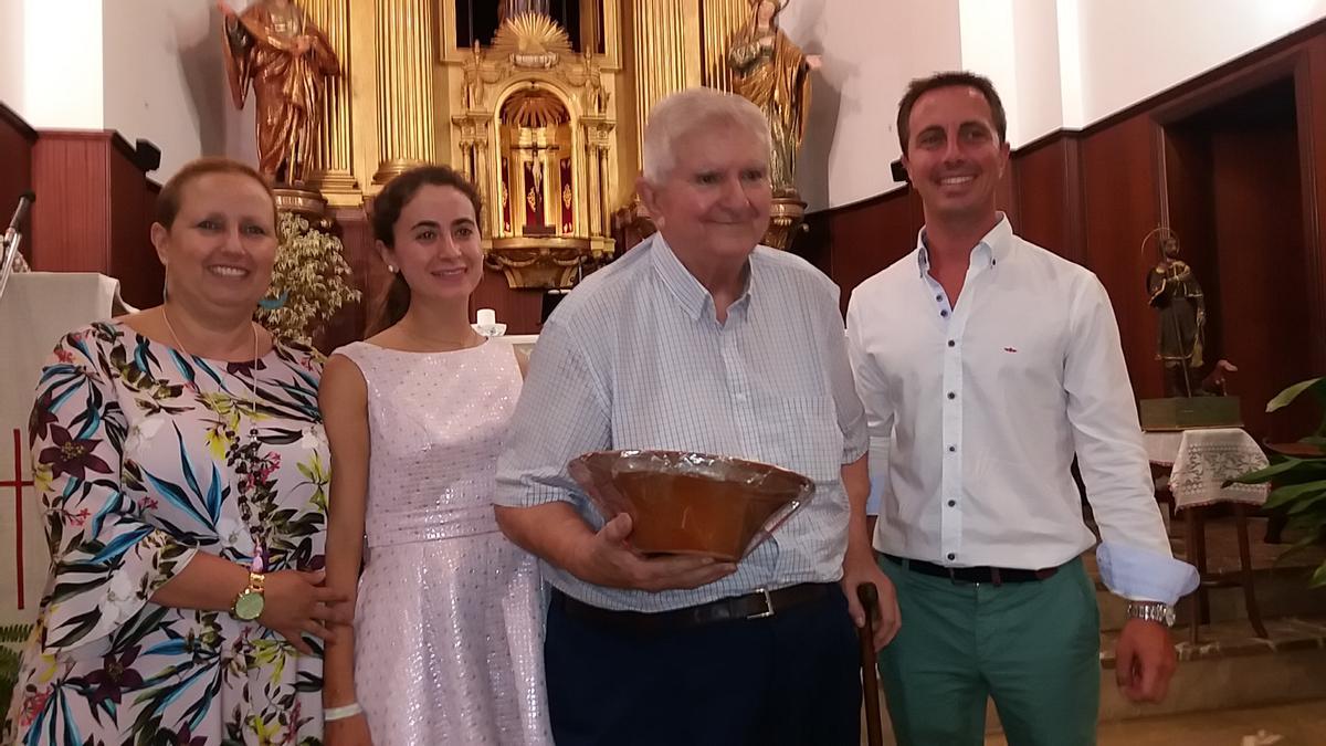 Damià Terrasa, junto a la alcaldesa Imma Sánchez, su nieta Paula y el entonces alcalde Llorenç Galmés en 2018.