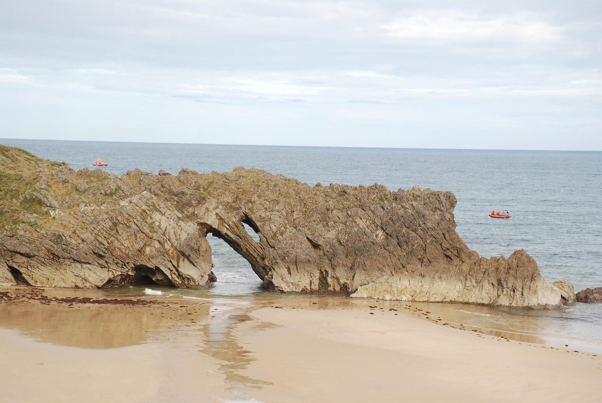 Búsqueda de un desaparecido en el mar en Llanes