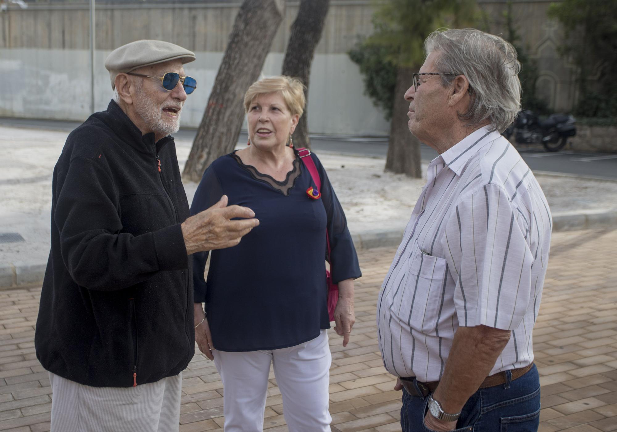 Paterna erige una escultura al enterrador que ayudó a identificar a cientos de fusilados por el franquismo, Leoncio Badía