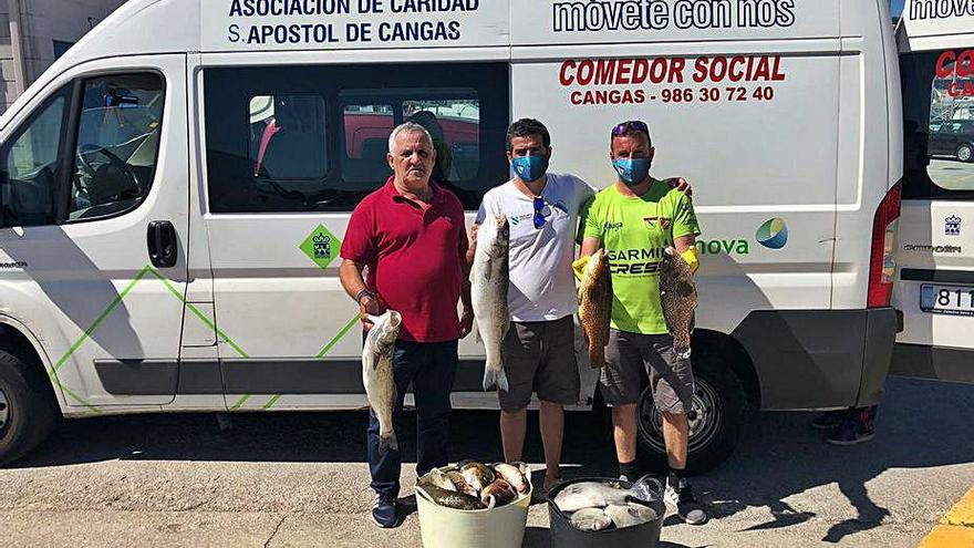 La pesca se donó integramente al comedor social de Cangas.