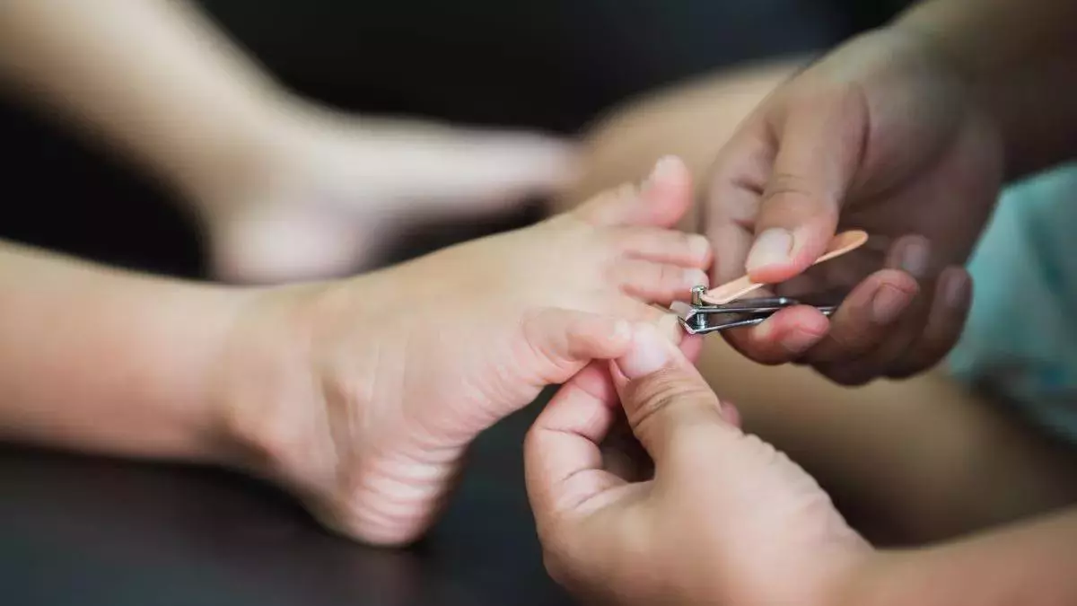 Un podólogo señala la peor forma de cortar las uñas: "Si no quieres que se te claven..."