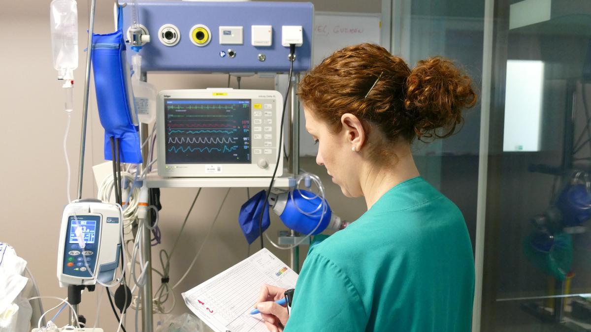 Una enfermera de UCI en el Hospital San Juan de Dios de Córdoba