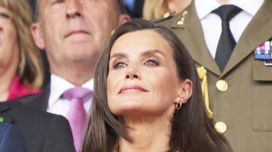 Letizia vuelve a la Copa de la Reina: su 'look' multicolor para apoyar el fútbol femenino