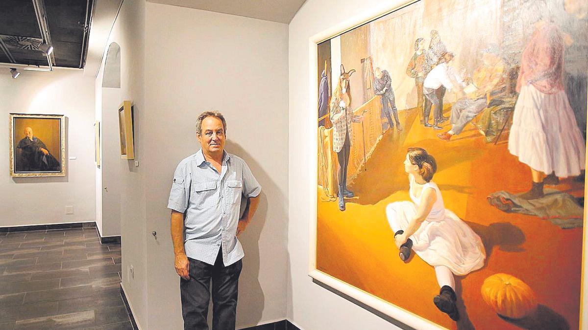 El pintor Ignacio Mayayo en una pasada exposición.