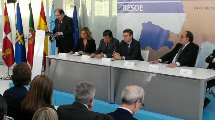 Acto de incorporación de Cantabria a la eurorregión, celebrado hoy en Vigo. // J. Lores