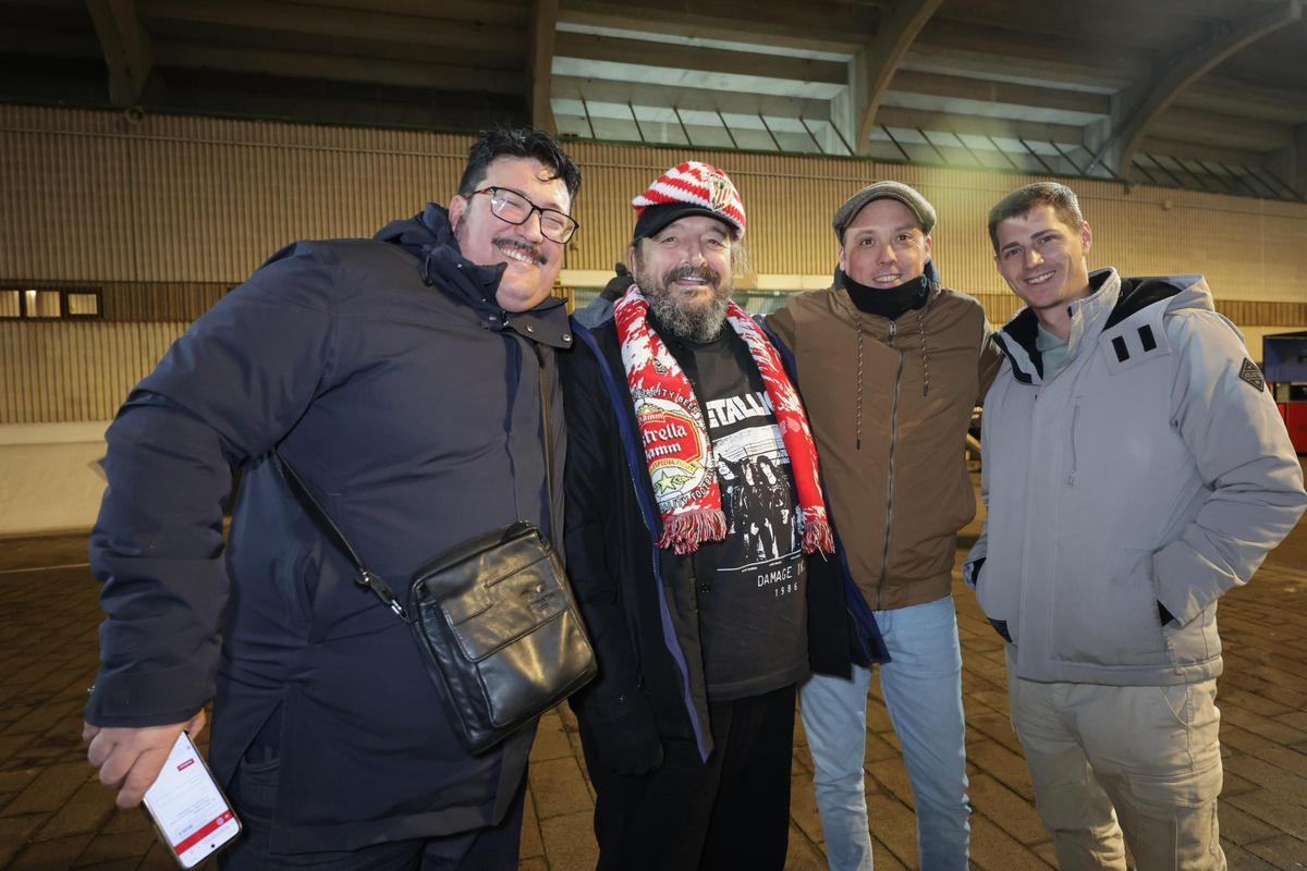 Galería | La lluvia respeta en el SkyFi Castalia y gran ambiente para ver el Barcelona-Athletic de la Supercopa