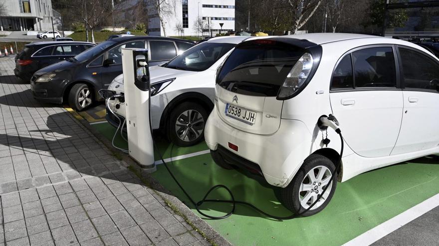 La ciudad duplica en dos años los coches que tienen sello ecológico: más de 3.300