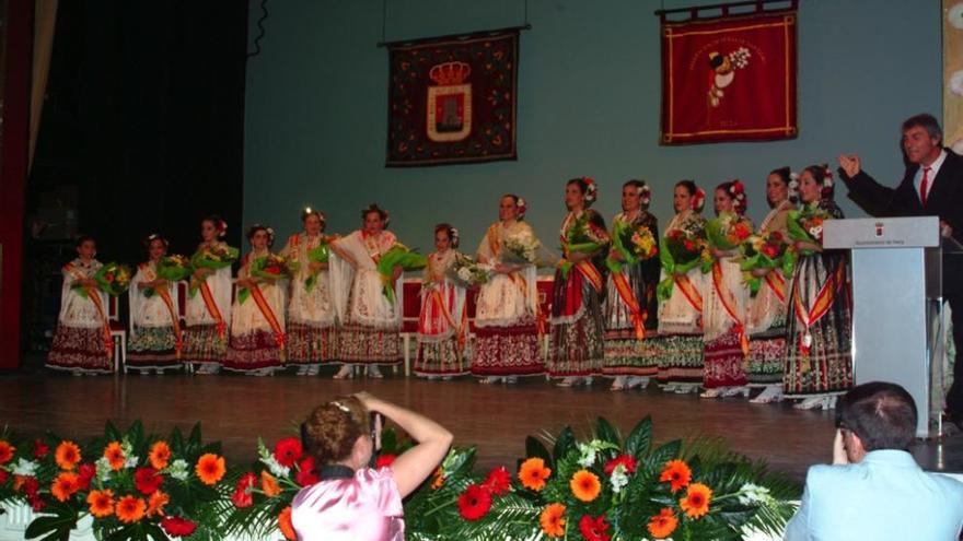 Arrancan las fiestas de San Isidro de 2014 con la proclamación de las reinas y damas en el teatro Concha Segura