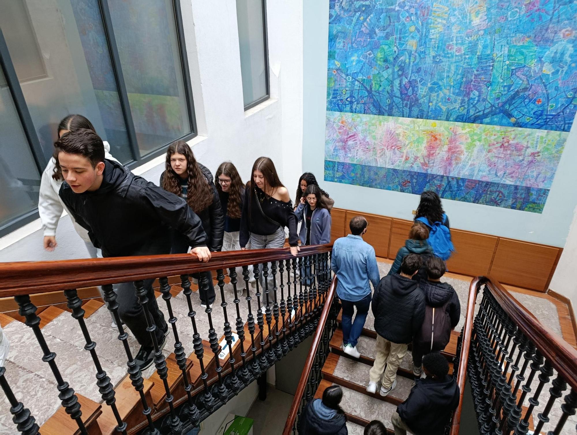 La visita de la Banda de Música del Conservatorio de Sabadell al Ayuntamiento de Siero, en imágenes
