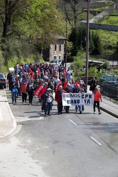 Manifestación organizada por CCOO Nalón para pedir del centro geriátrico de Riaño