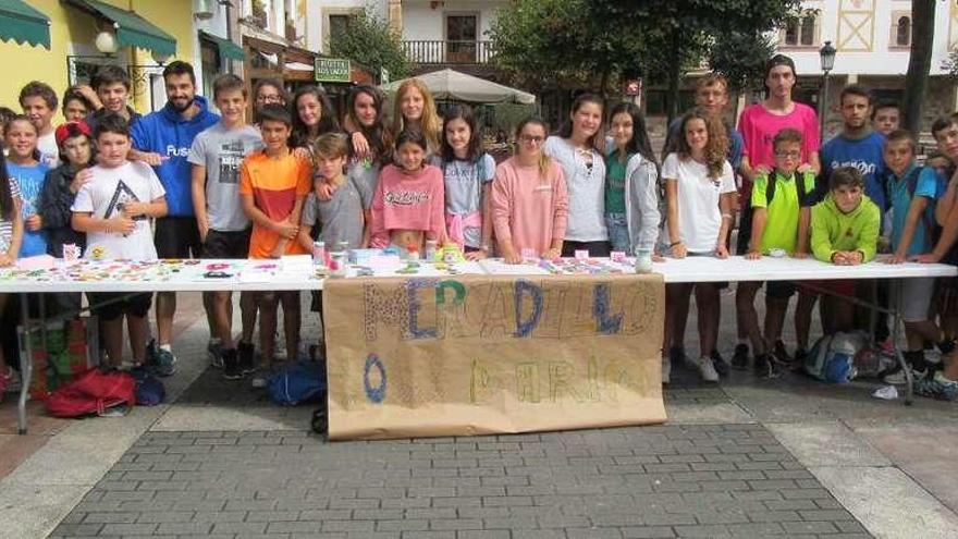 Mercadillo solidario en Cangas de Onís