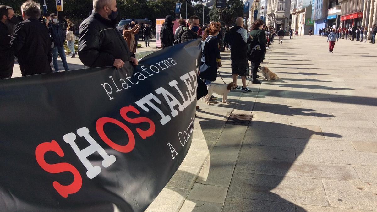 Protesta de hosteleros en A Coruña. / Víctor Echave