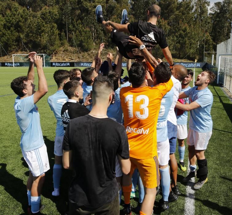 El equipo celeste se proclama campeón de liga tras golear al Pontevedra.