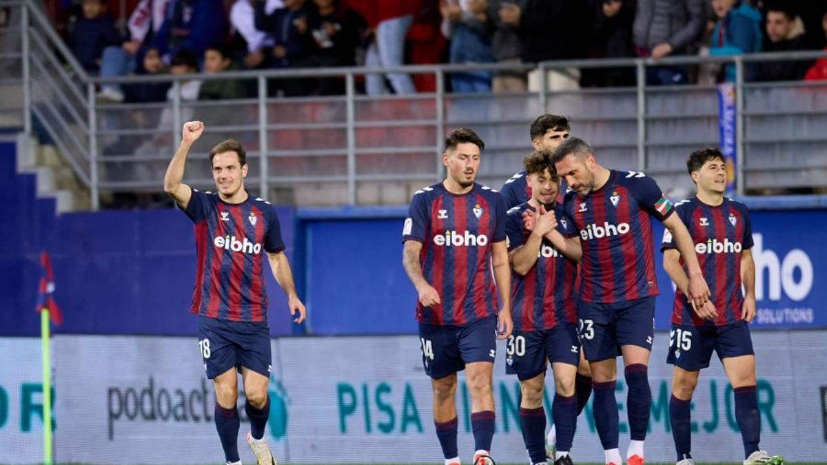 Los jugadores del Eibar celebran un gol en Ipurúa
