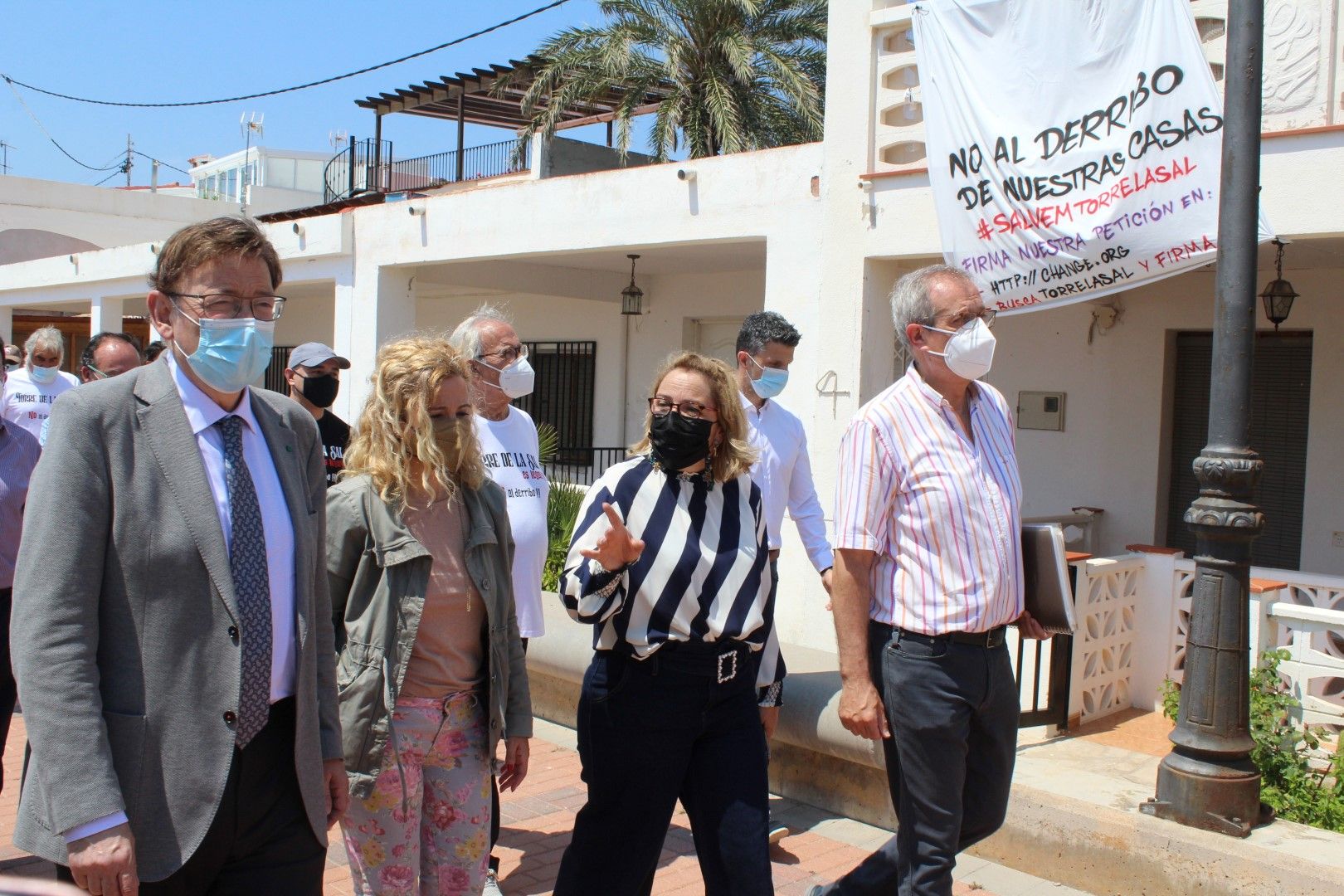 Puig visita Torre la Sal y descarta el derribo del poblado