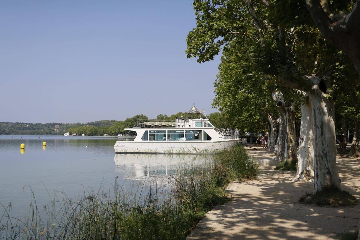 Les imatges del retorn de La Tirona a l'Estany de Banyoles Les imatges del retorn de La Tirona a l'Estany de Banyoles