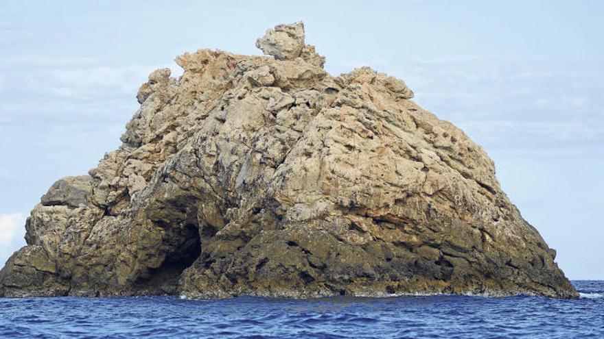 El islote de es Palleret se encuentra frente a sa Punta de sa Torre.