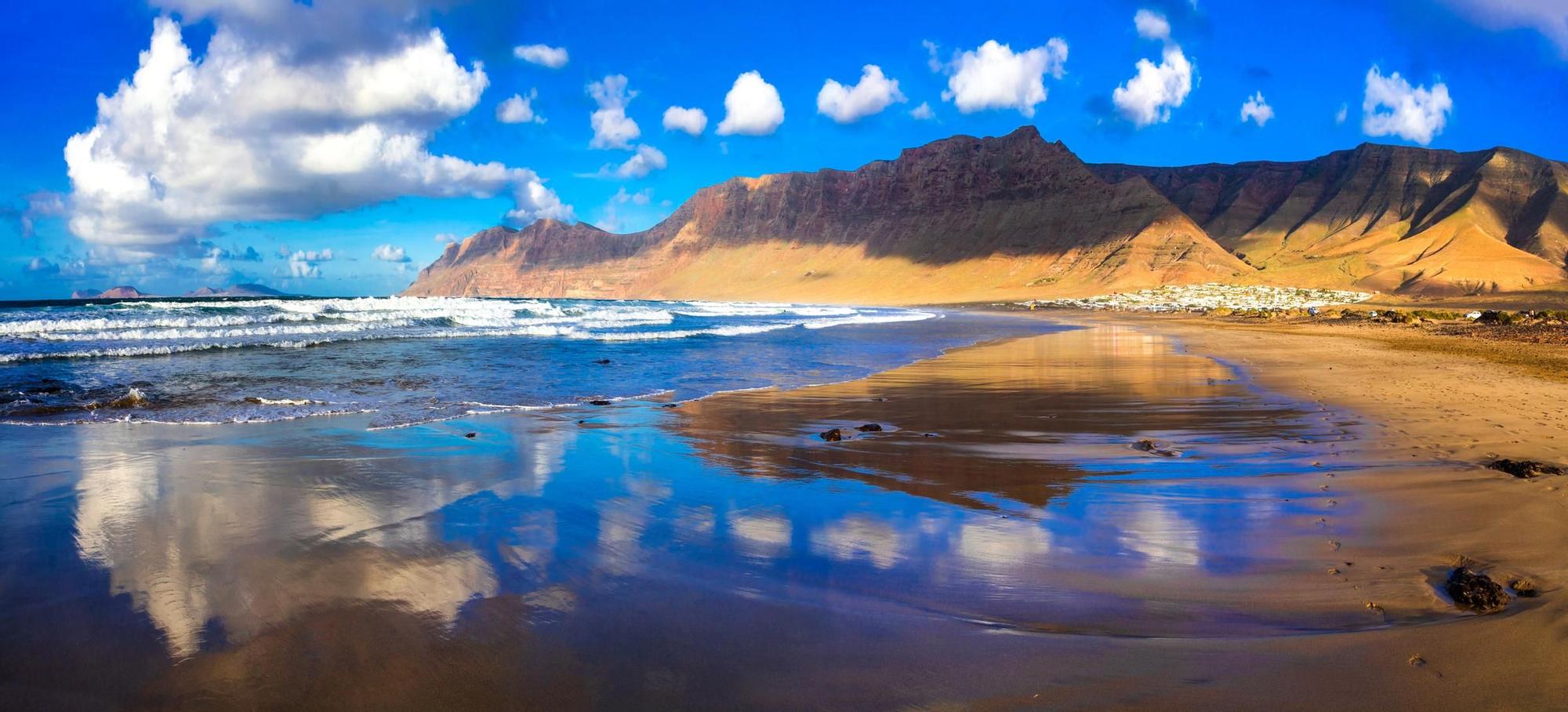 La increíble playa de la Famara en Lanzarte