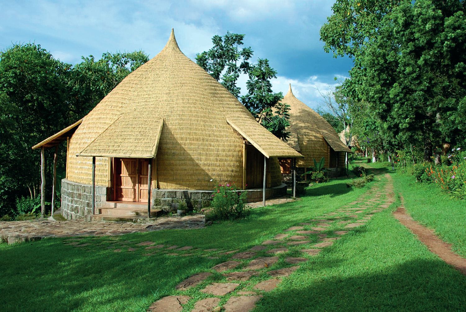 Tukuls con techo de paja de bambú del Aregash Lodge.