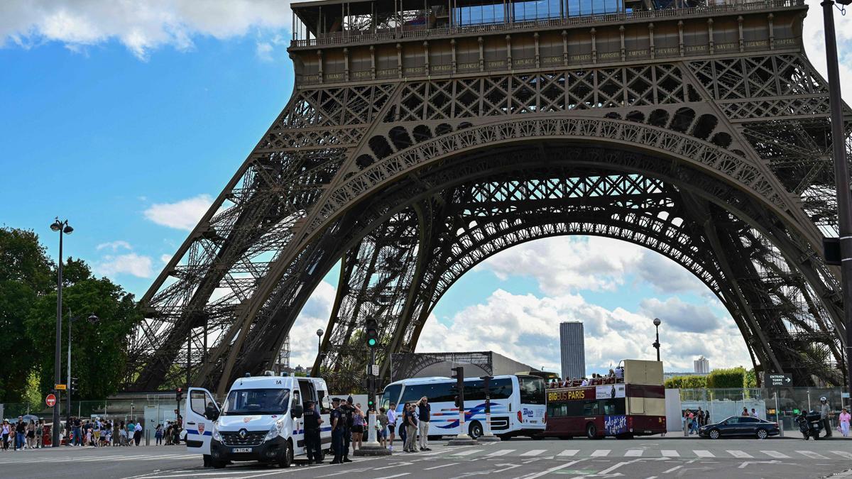 Así han evacuado la Torre Eiffel por una alerta de bomba