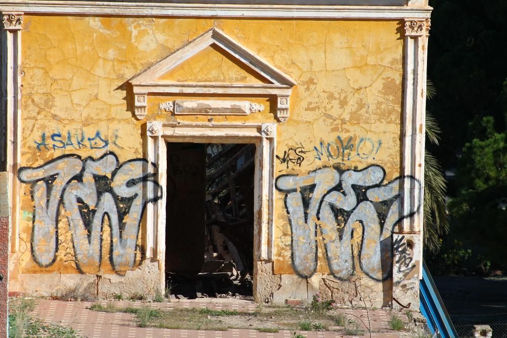 Casa y Torre de Los Balcones con imágenes captadas entre 2008 y 2017 y en el que se observa el deterioro del inmueble