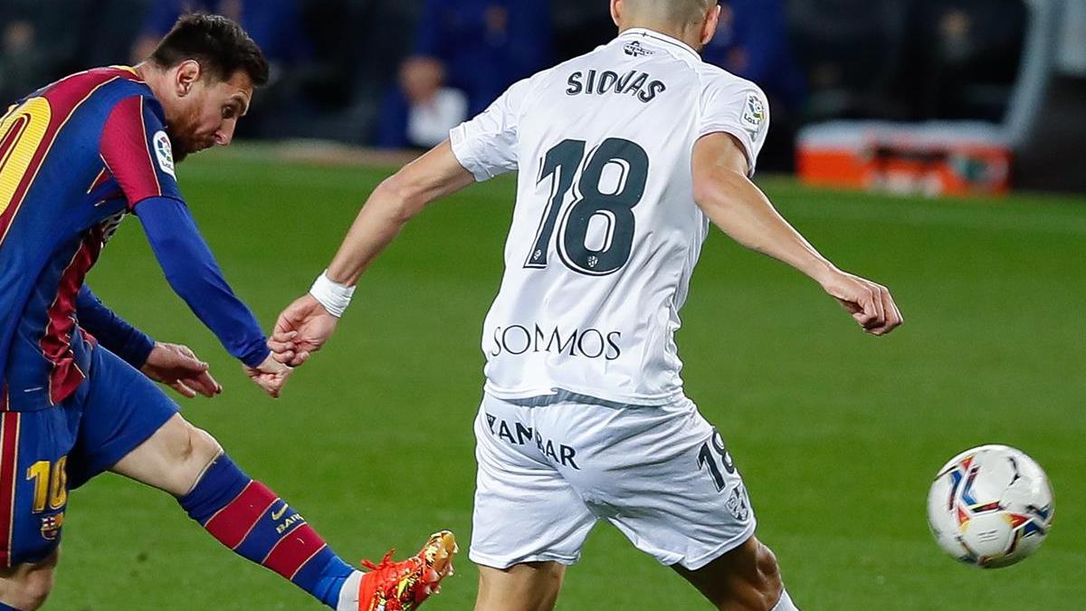 Messi ha adelantado al Barça ante el Huesca con este zurdazo
