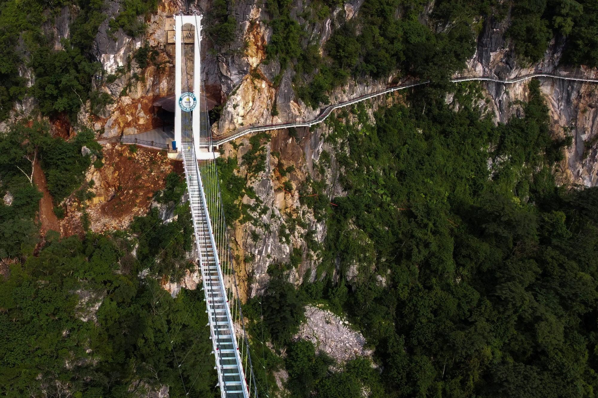 Así es el Dragón Blanco, el puente de cristal más largo del mundo