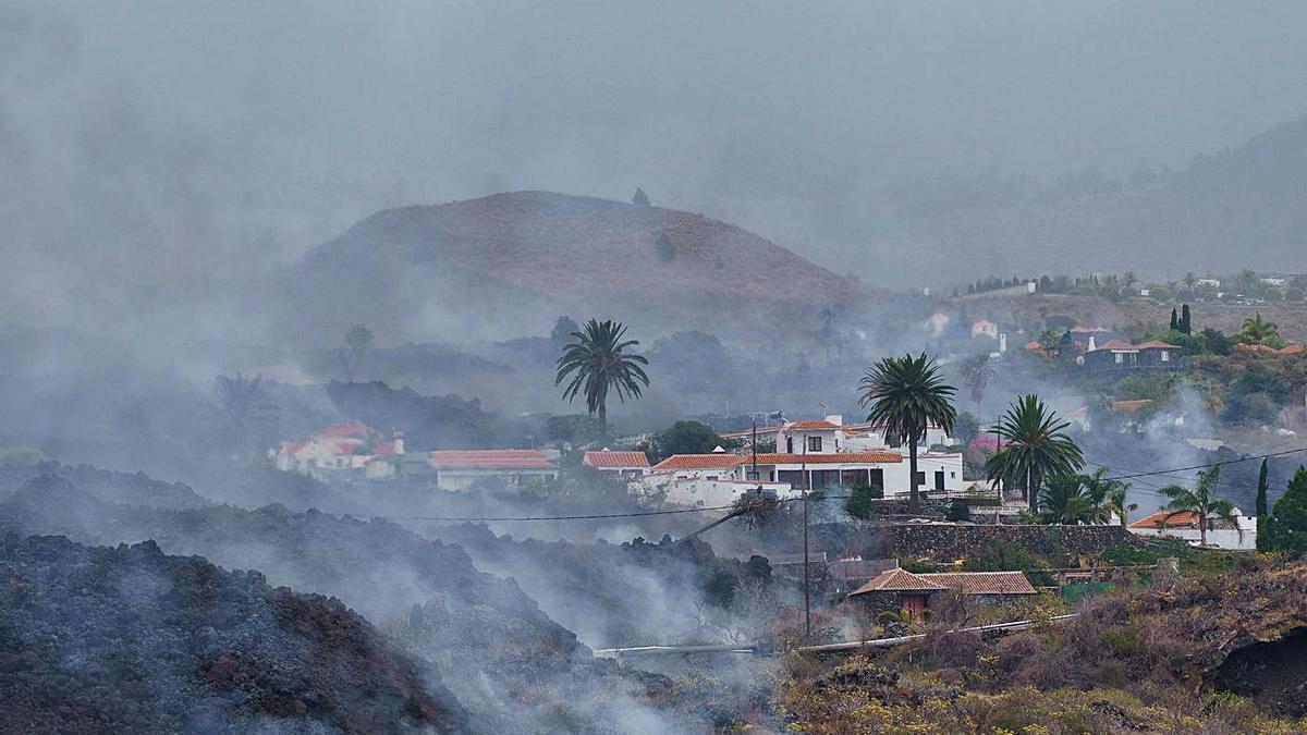 La lava continua avançant afectant habitatges i explotacions agrícoles