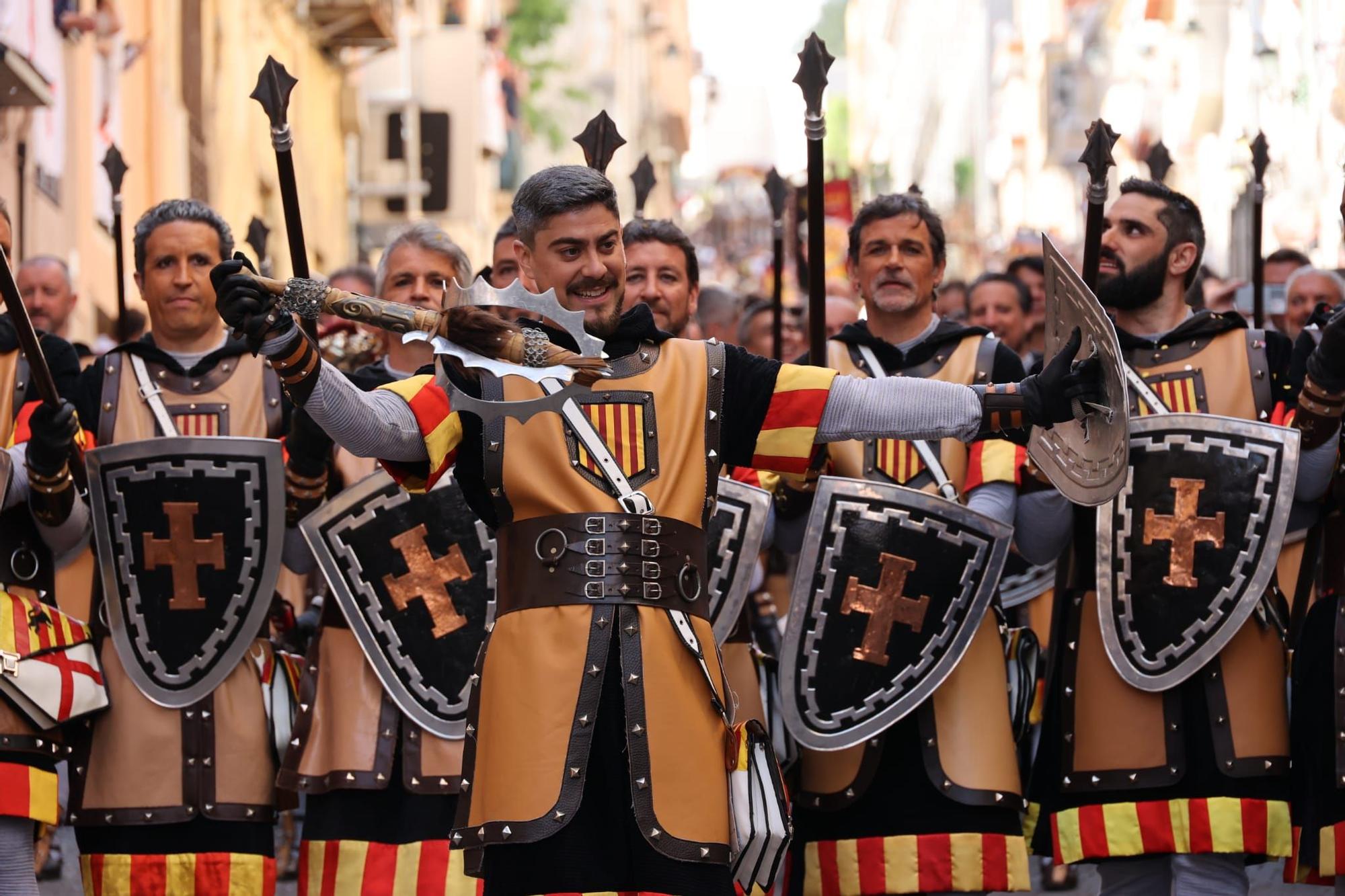 Así es la entrada de las tropas cristianas por Alcoy