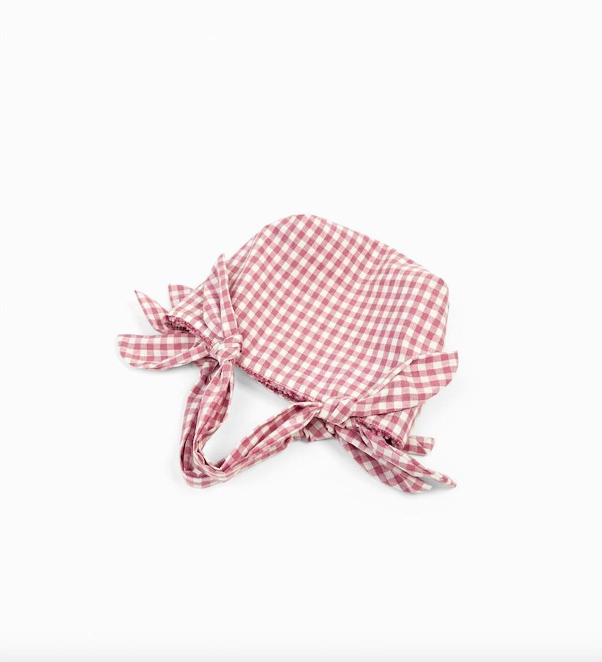 Bolso de cuadros vichy de Zara Kids (Precio: 19,95 euros)