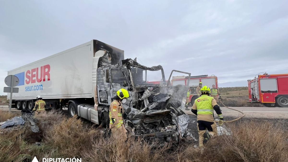 Los bomberos de la DPZ sofocaron las llamas.